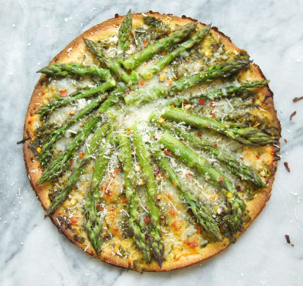 pesto and asparagus pizza 